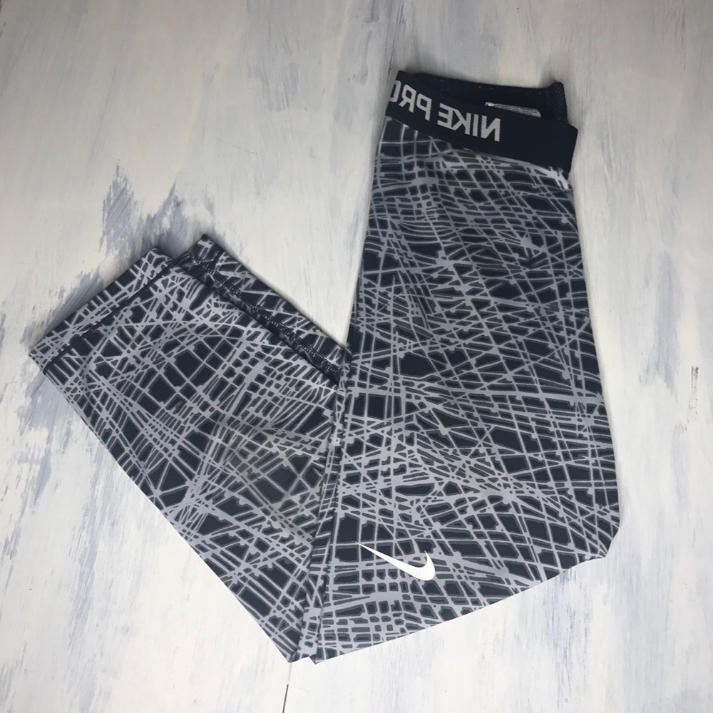 Nike Pro Cropped Athletic Leggings small